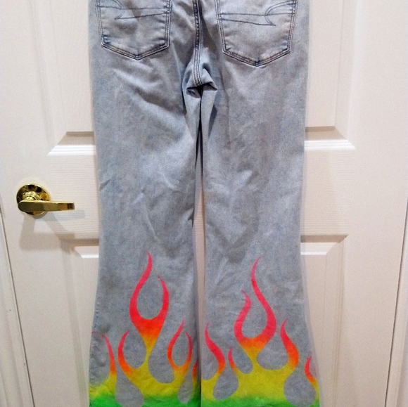 Custom one of a kind flame paint job American Eagle jeans Size 26x29 - Picture 4 of 8